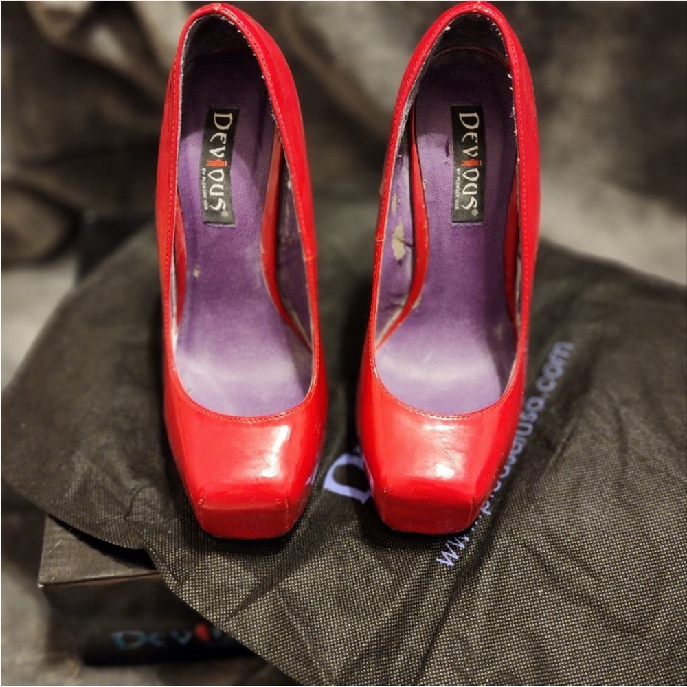 Delicious Vibrant Red Heels with Purple Accent - Picture 3 of 4